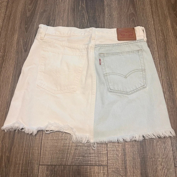 Levi’s Two Toned Blue White Denim Skirt Size 27 Deconstructed - Picture 5 of 6